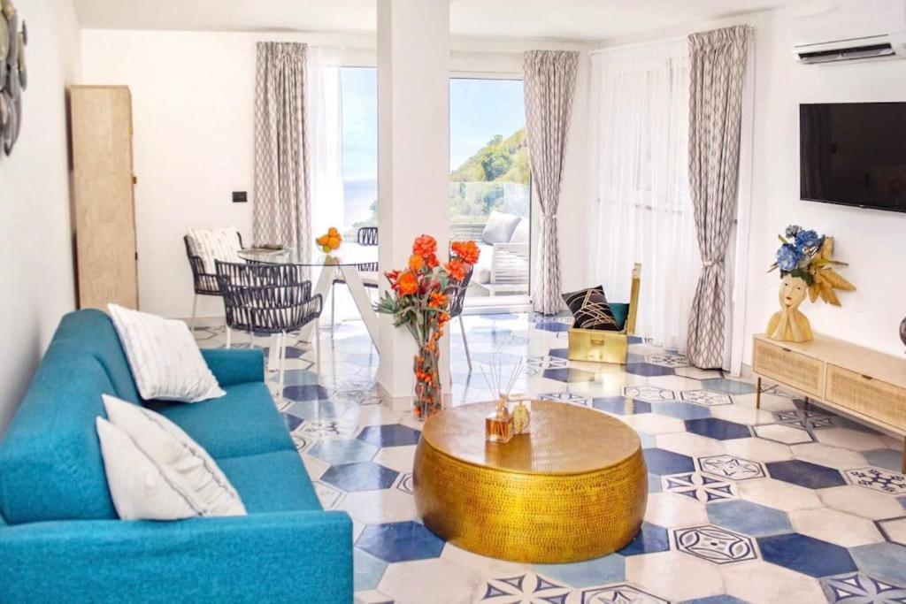 Suite Apartments Branco - Infinity Pool & Sea View - 5 Minuti Dal Centro تاورمينا المظهر الخارجي الصورة
