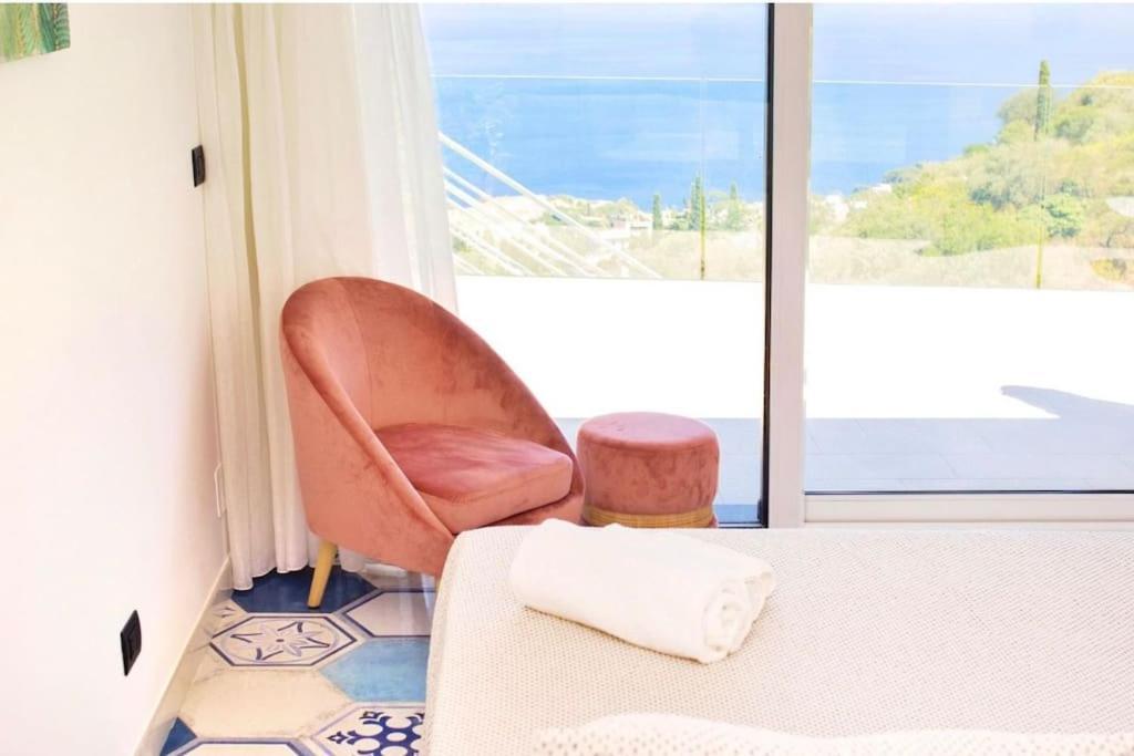 Suite Apartments Branco - Infinity Pool & Sea View - 5 Minuti Dal Centro تاورمينا المظهر الخارجي الصورة
