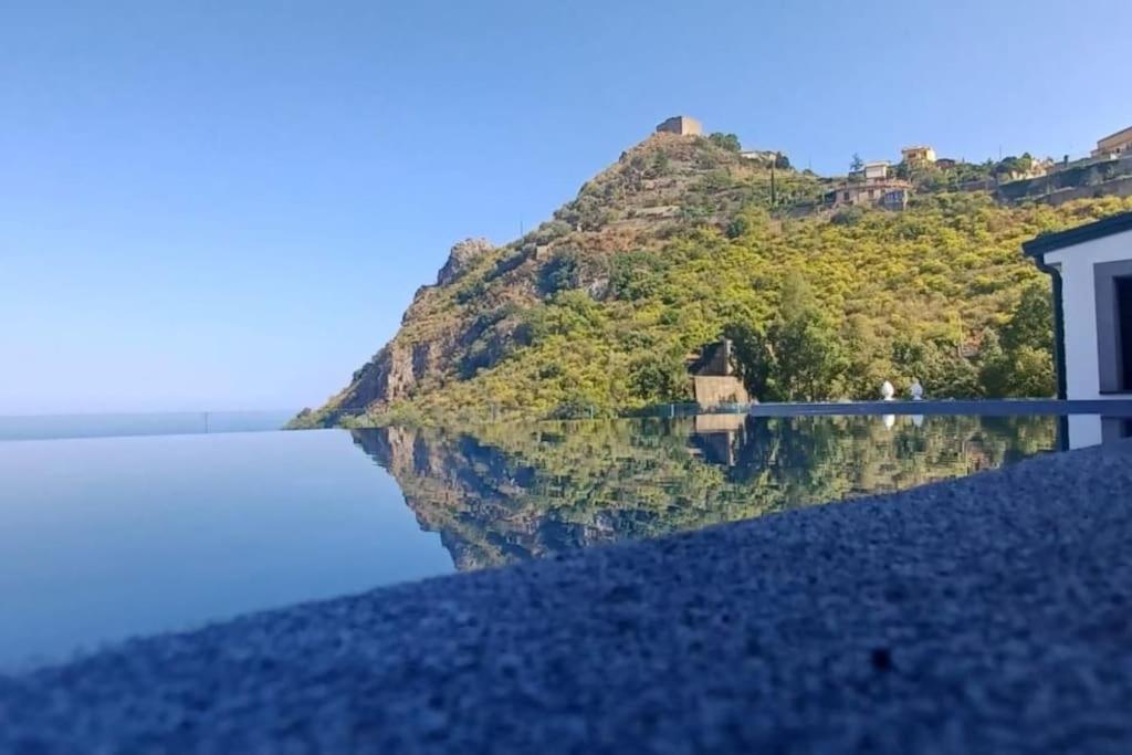 Suite Apartments Branco - Infinity Pool & Sea View - 5 Minuti Dal Centro تاورمينا المظهر الخارجي الصورة