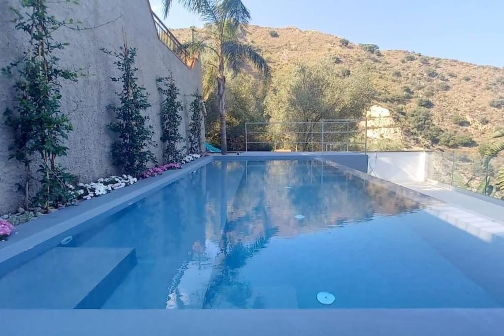 Suite Apartments Branco - Infinity Pool & Sea View - 5 Minuti Dal Centro تاورمينا المظهر الخارجي الصورة