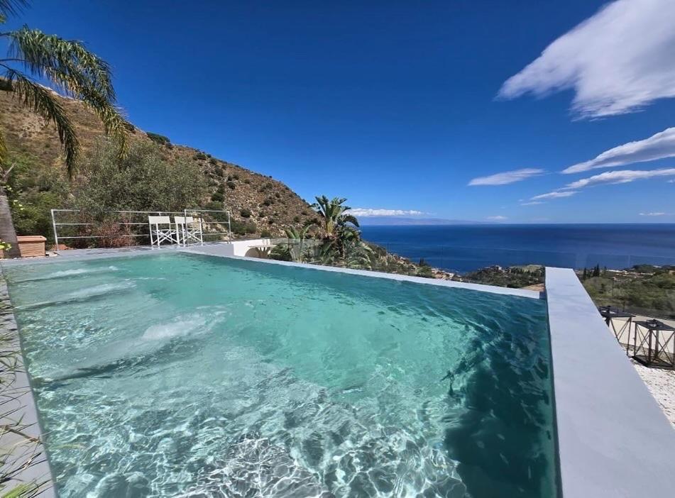 Suite Apartments Branco - Infinity Pool & Sea View - 5 Minuti Dal Centro تاورمينا المظهر الخارجي الصورة